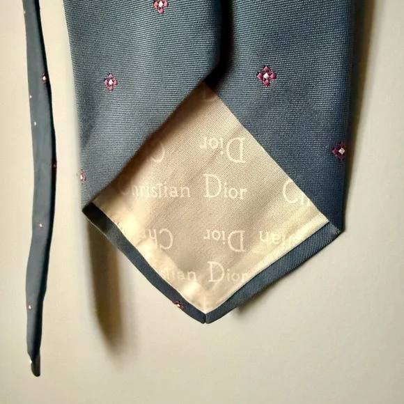 Dior Blue Silk-Blend Men's Tie with Pink Dot Motif Vintage Christian Dior - Picture 2 of 7